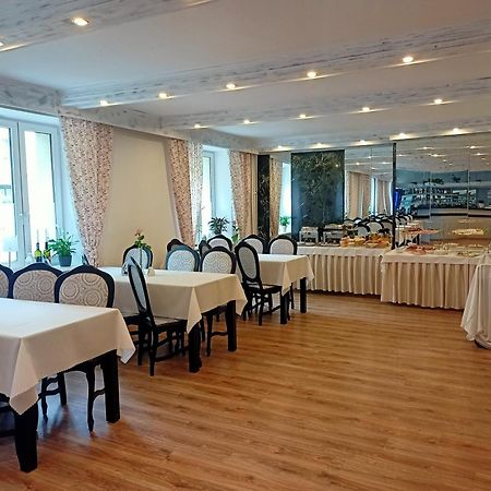 Iskra Hotel Radom Ngoại thất bức ảnh