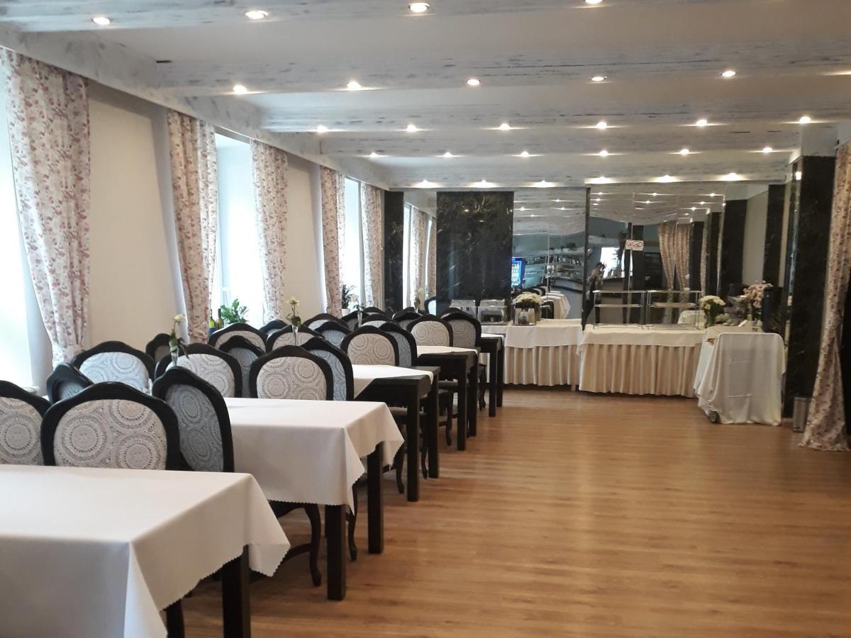 Iskra Hotel Radom Ngoại thất bức ảnh