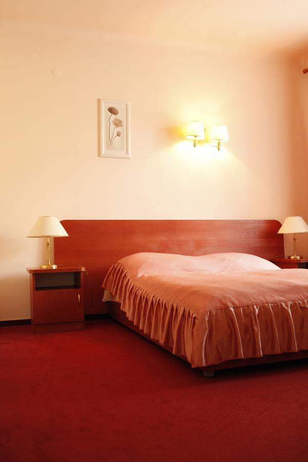 Iskra Hotel Radom Ngoại thất bức ảnh